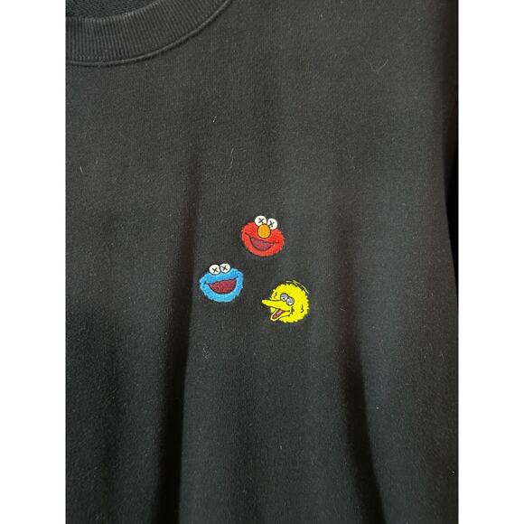 Kaws x Sesame Street Crewneck | Size medium | Uniqlo UT Graphic | Good Condition - Picture 2 of 3